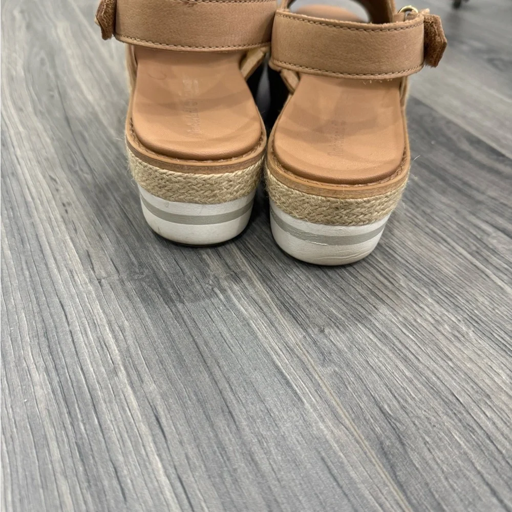 Timberland Tan Open-Toe Slingback Sandals - Picture 2 of 6